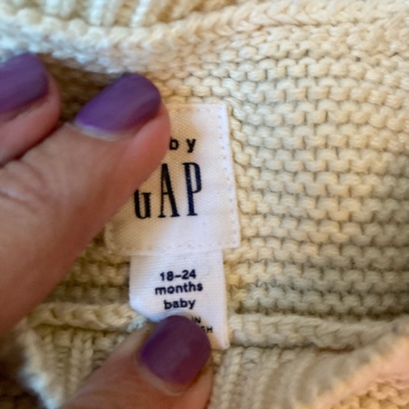 Gap gender neutral sweater - Picture 2 of 3